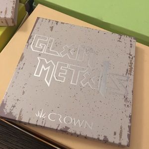 Crown Glam Metal Palette